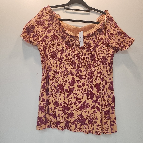 Off or on shoulder top! - Picture 1 of 1